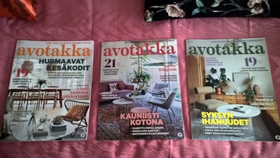 3 Avotakkalehteä hienossa kunnossa samalla huudolla