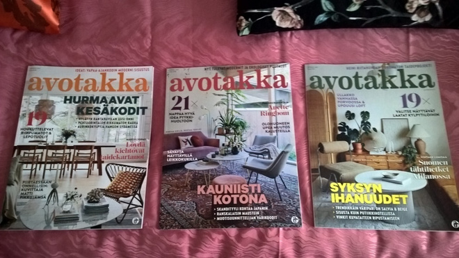 3 Avotakkalehteä hienossa kunnossa samalla huudolla