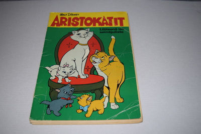 aristokatit 1971/ Lumikki 1973 / Bambi 1991 Aku Ankka
