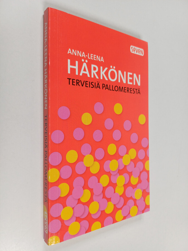 Anna-Leena Härkönen : Terveisiä pallomerestä ja muita kir...