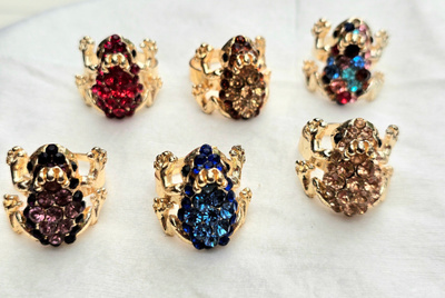 Frog Ring with Purple Rhinestones – Adjustable Gold Tone Sta