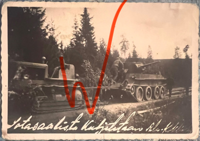 Valokuva sotasaalispanssarivaunu