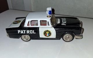 Vanha peltinen Mercedes patrol poliisiauto Made in Japan.