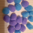 Vaaleansininen ja violetti pehmo pom pom palleroita - pikkukuva 1