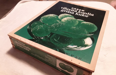 Fazer vihreitä kuulia vanerirasia