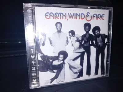 CD EARTH WIND & FIRE : That's the Way of the World ( SIS POS