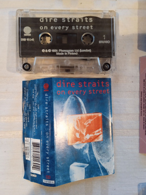 C- KASETTI: DIRE STRAITS : ON EVERY STREET