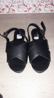 Kengät : mustat sandaalit koko 40 sisämitta 25.5cm