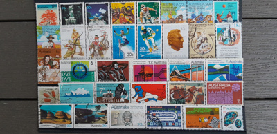 AUSTRALIA n.1970-80 luku LEIMATTUJA postimerkkejä 34 kpl