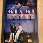 Miami Vice: Kausi 1 (8DVD) 80-luvun tv-klassikko (UUSI) - pikkukuva 1