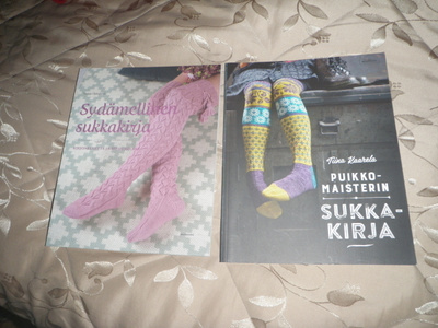 Merja Ojanperä Sydämellinen sukkakirja tai Tiina Kaarela
