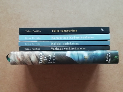 Taina Parikka kirja ja pokkarit