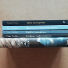 Taina Parikka kirja ja pokkarit - pikkukuva 1
