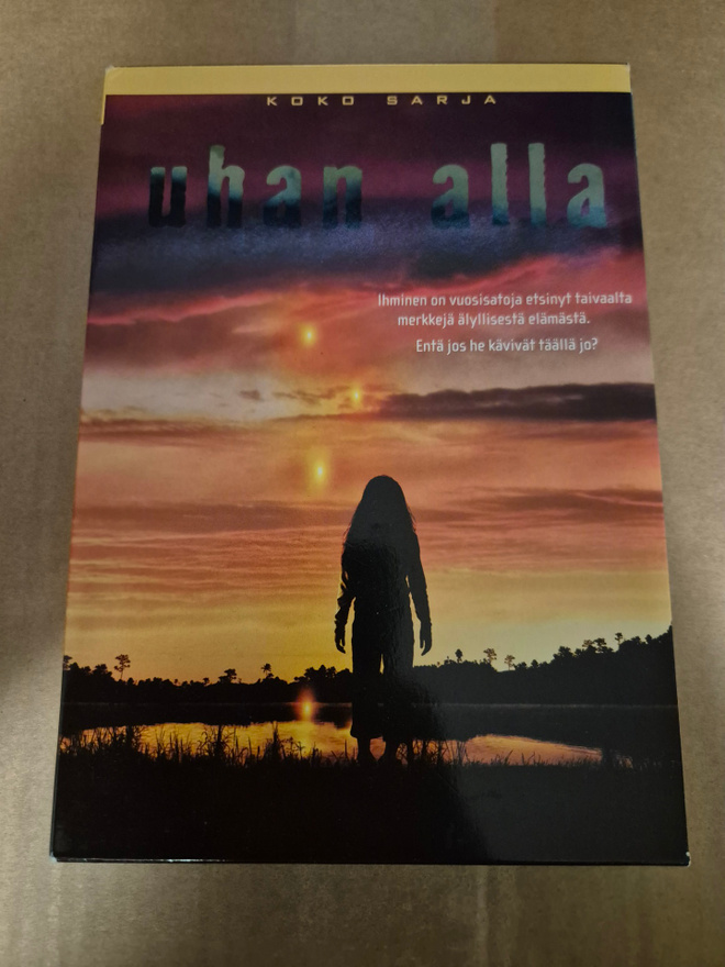 Uhan alla dvd koko sarja