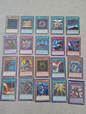 20 kpl Yu-Gi-Oh kortteja