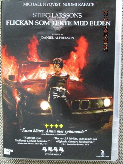 Stig Larsson TYTTÖ JOKA LEIKKI TULELLA (DVD)