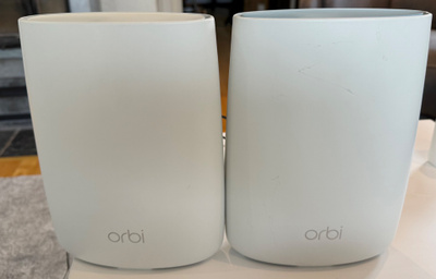 Orbi mesh wifi AC3000 reititin ja satelliitti