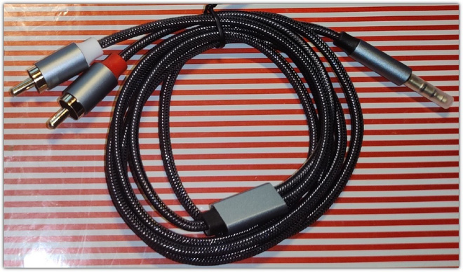 Uusi 3,5mm - RCA-kaapeli  / 1 metri