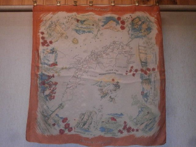 Huivi 9. Vanha matkamuistohuivi Norjasta, vintage, silkkiä