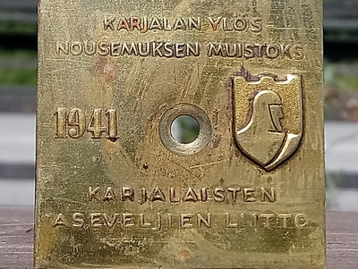 Karjalaisten aseveljien liitto Kullanvärinen peltilevy 1941