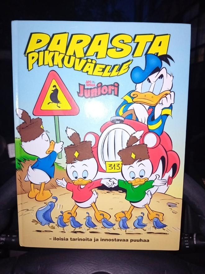 Aku Ankka juniori - Parasta pikkuväelle ( SIS POSTIKULU  )