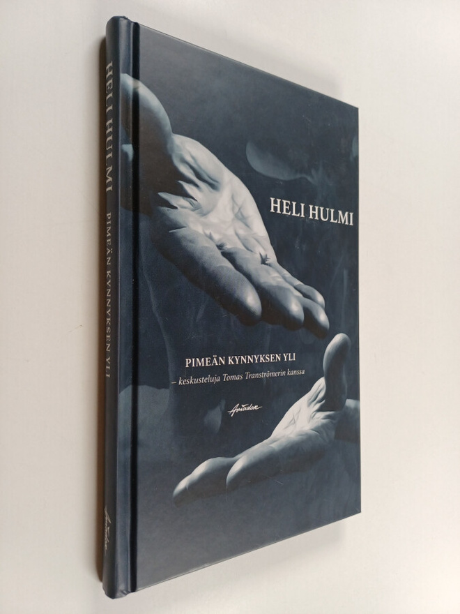 Heli Hulmi : Pimeän kynnyksen yli