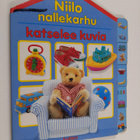 Niilo nallekarhu katselee kuvia - pikkukuva 1