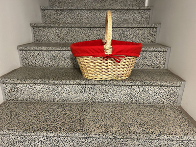 Pajukori punaisella sisäkankaalla