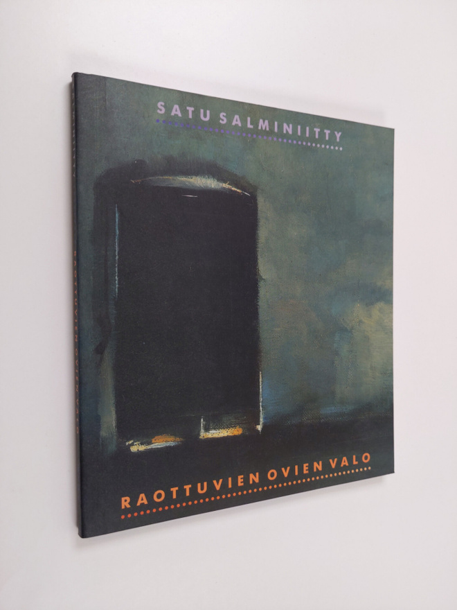 Satu Salminiitty : Raottuvien ovien valo : runoja