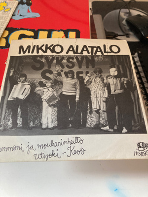 Mikko Alatalo Mummoni ja moukarinheitto Hihat single NM