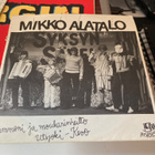 Mikko Alatalo Mummoni ja moukarinheitto Hihat single NM - pikkukuva 1