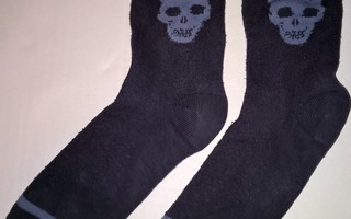 LASTEN PÄÄKALLO SUKAT