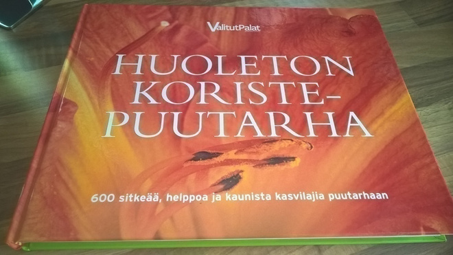 Sinikka Neuvonen : Huoleton koristepuutarha