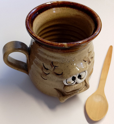 Pretty Ugly Pottery –keramiikkamuki ja puulusikka