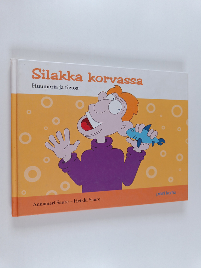Annamari Saure : Silakka korvassa : huumorikertomuksia