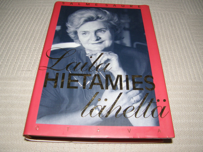 Salme Saure Laila Hietamies läheltä  -sid