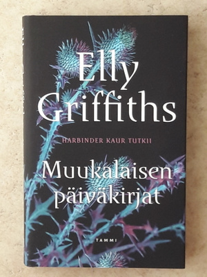 Elly Griffiths: Muukalaisen päiväkirja, sid.