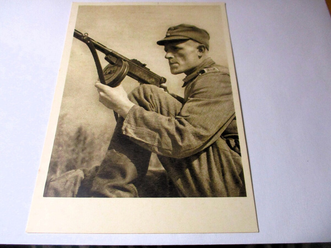Suomi - konepistooli * julk Propaganda-Aseveljet ry
