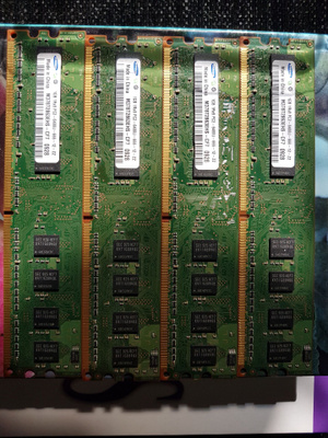Samsung 4GB (4x1GB) DDR2 800MHz PC2-6400U pöytäkoneen muisti
