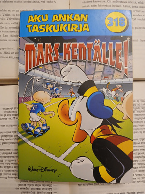 Aku Ankan taskukirja 318: Mars kentälle! (pokkari)