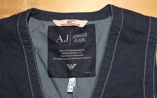 Armani jeans liivi koko M