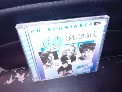 CD 20 SUOSIKKIA 60-LUKU ISKELMÄ  : Surujen kitara