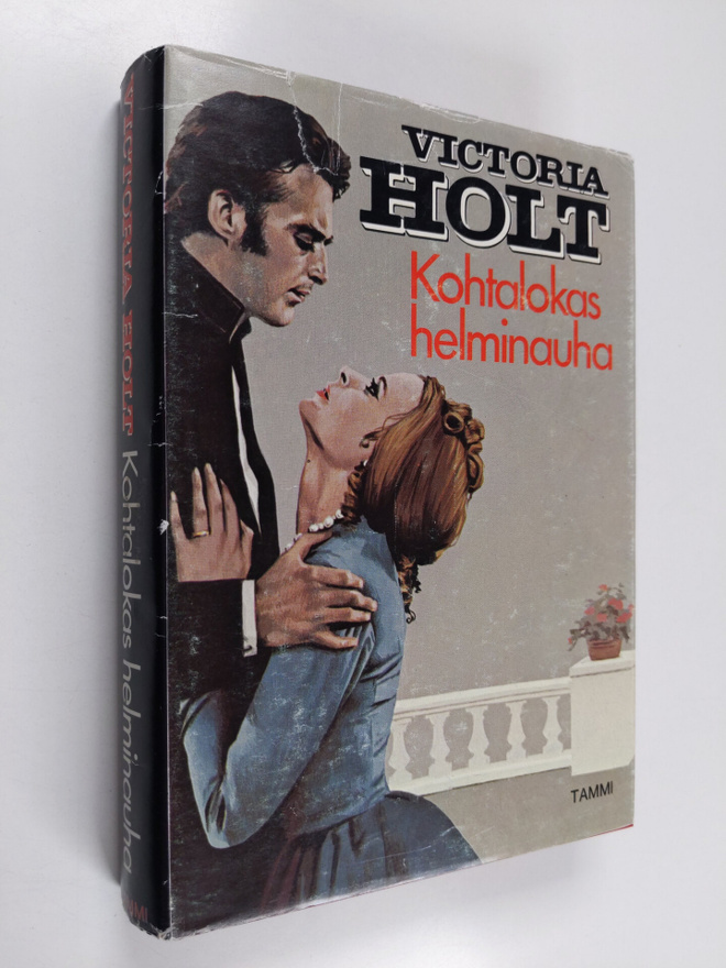 Victoria Holt : Kohtalokas helminauha