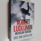 Eric Van Lustbader : Robert Ludlumin Medusan tähtäin - pikkukuva 1