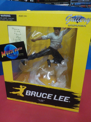 BRUCE LEE AIR KERÄILYFIGUURI PAKETISSAAN