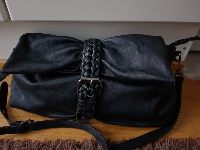 Musta muuntautuva Clutch / Laukku / Olkalaukku