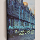 Peter Robinson : Pinnalla ja kätkössä - pikkukuva 1