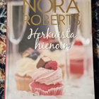 Nora Roberts - Herkuista hienoin - pikkukuva 1