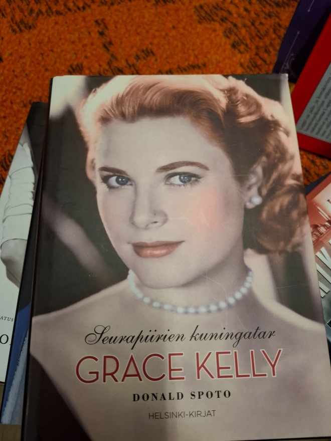 Donald Spoto Seurapiirien kuningatar Grace Kelly