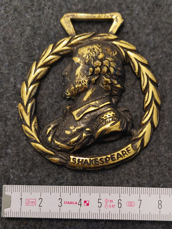 3 kpl medaljonki hevosvaljaisiin erilaiset